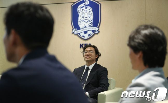 在野外被4个男人躁一夜吧